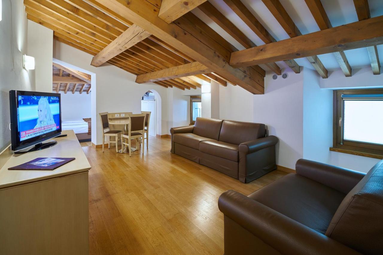 Hotel Portici - Romantik & Wellness Riva del Garda Ngoại thất bức ảnh