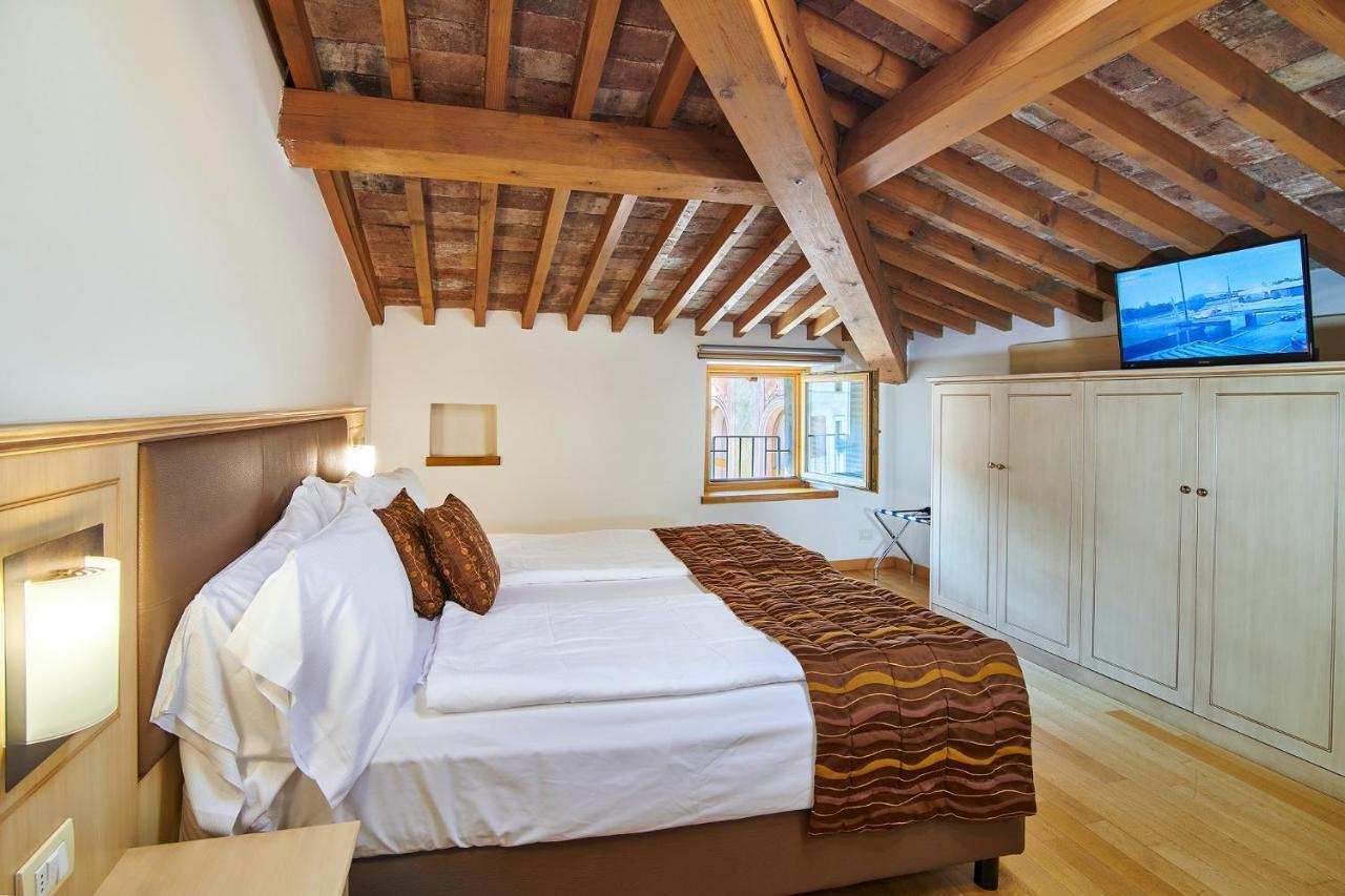 Hotel Portici - Romantik & Wellness Riva del Garda Ngoại thất bức ảnh
