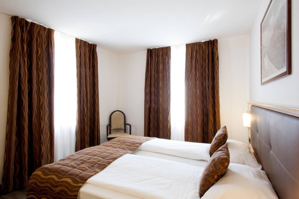 Hotel Portici - Romantik & Wellness Riva del Garda Ngoại thất bức ảnh