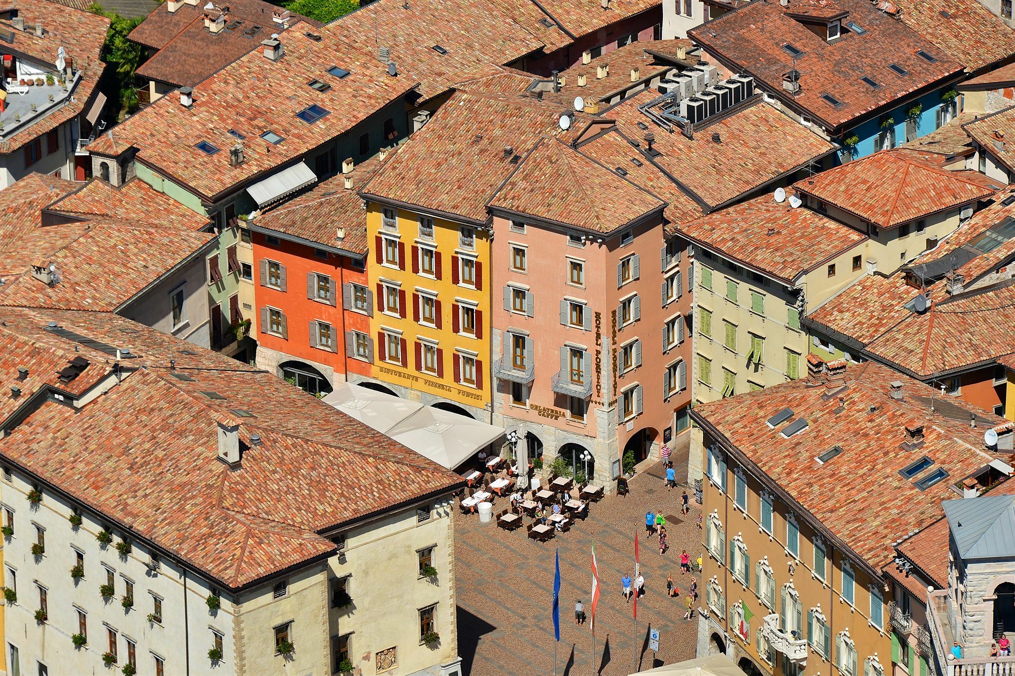 Hotel Portici - Romantik & Wellness Riva del Garda Ngoại thất bức ảnh
